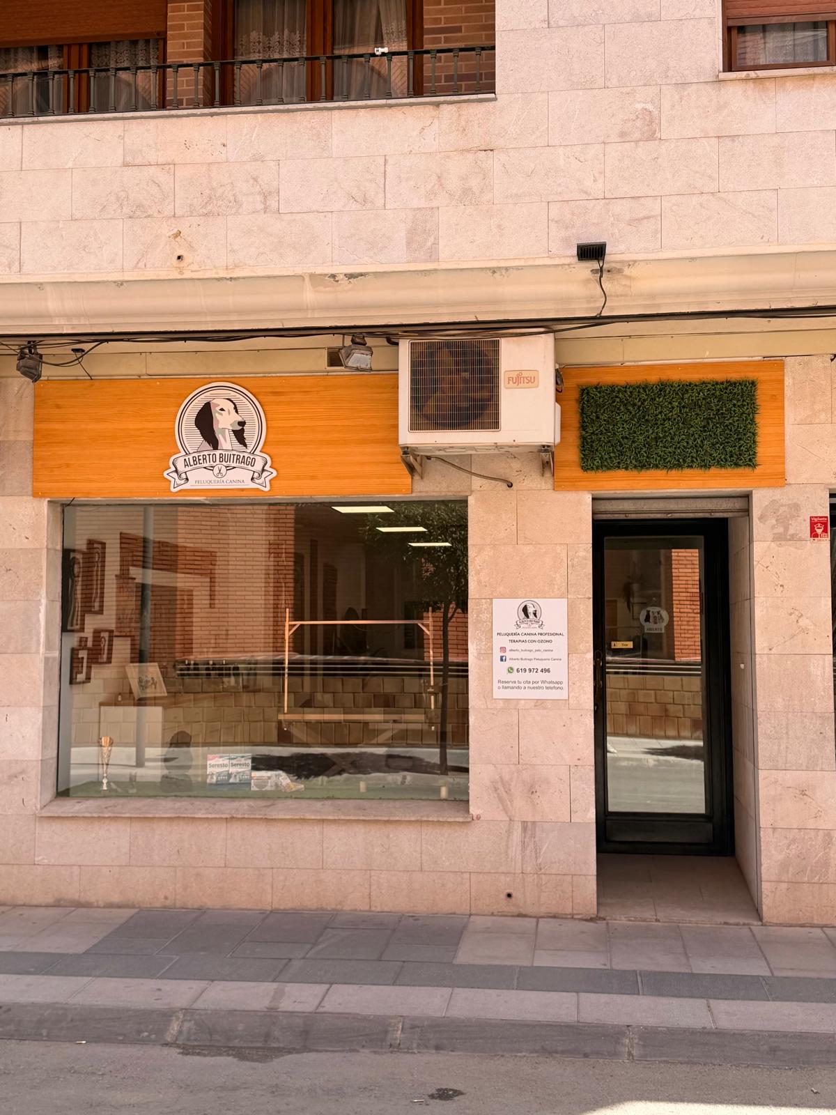 Alberto Buitrago Peluquería canina